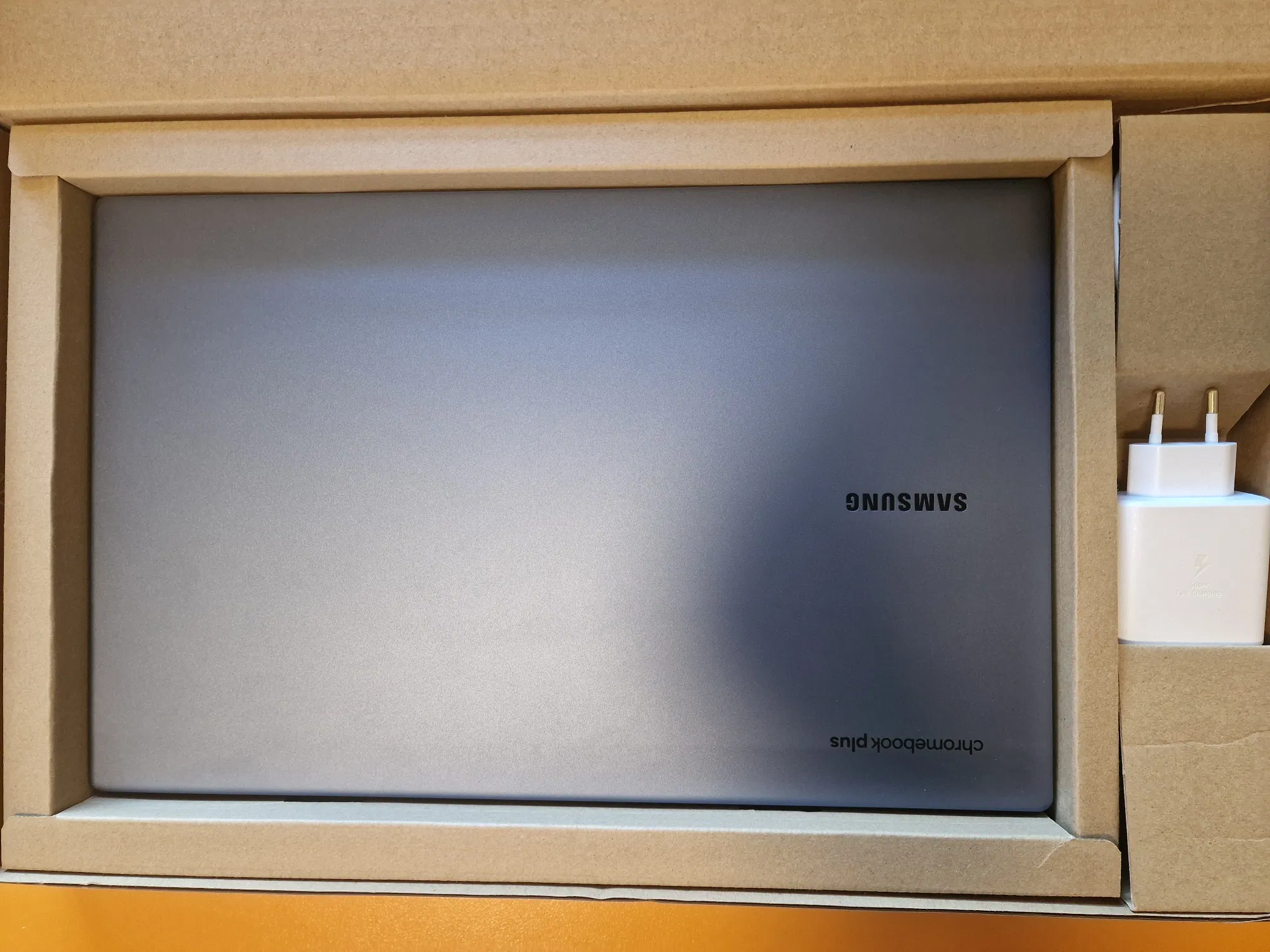 Notebook Samsung XE550XGA KC1IT 15.6" i3-12100/8GB/256GB SSD Chrome Nou - imagine 8