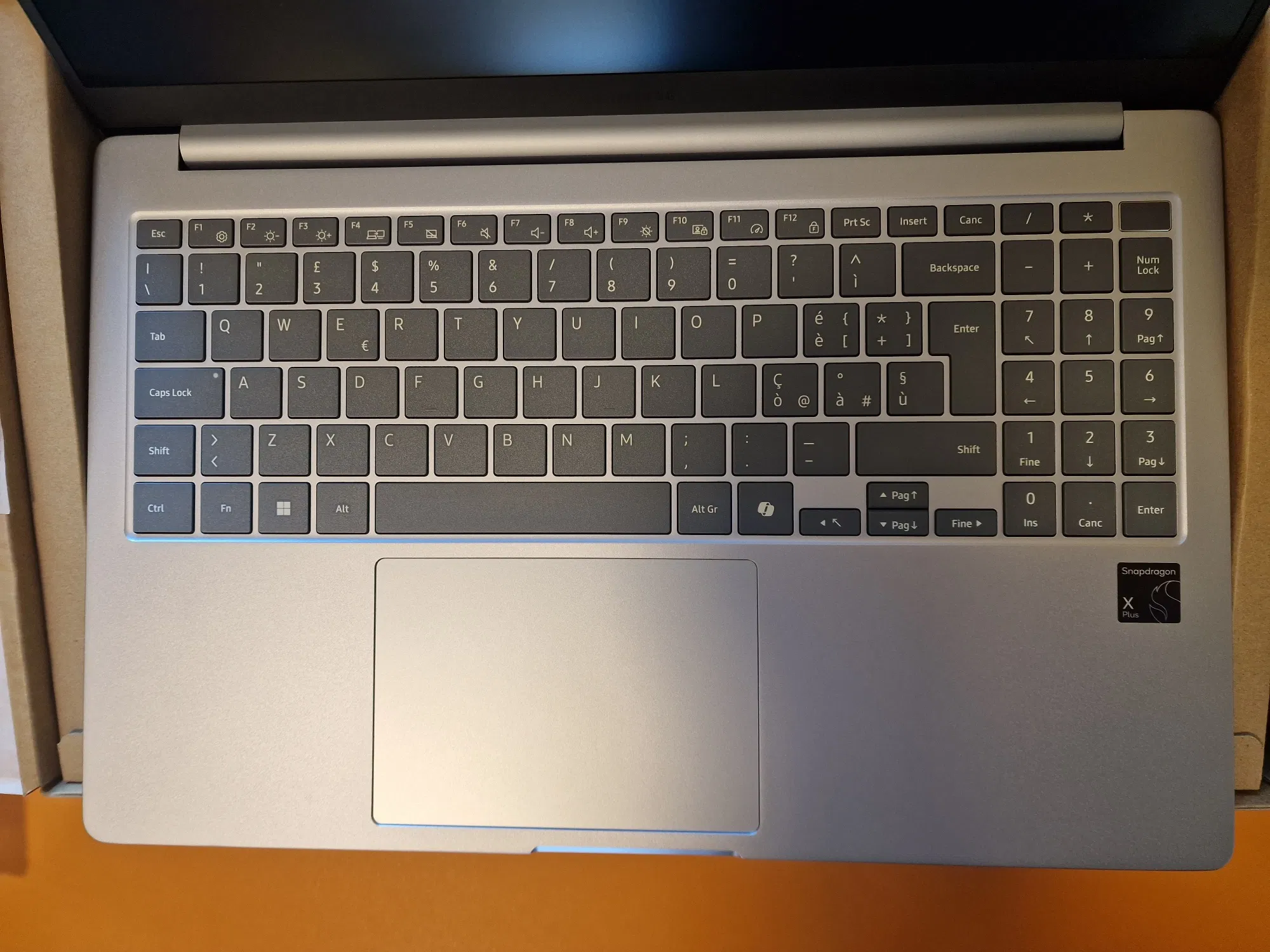 Notebook Samsung XE550XGA KC1IT 15.6" i3-12100/8GB/256GB SSD Chrome Nou - imagine 2