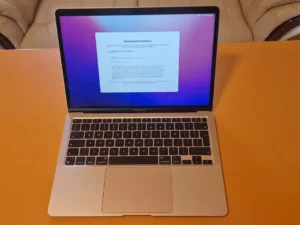 MacBook Air 13 model A2337, M1,256gb 8gb ram Pink, stare buna, factura